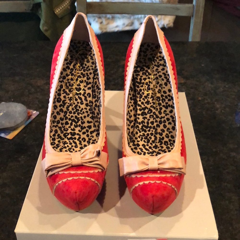 Jessica Simpson nib size 8m